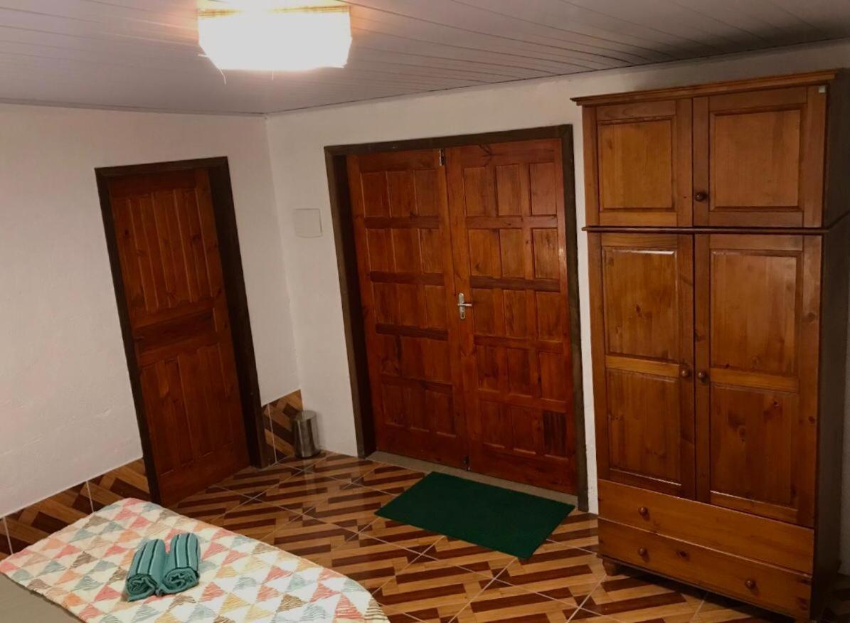 Villa Casa A Beira Do Rio Jaguareguava Na Mata Atlantica Em Bertioga Sp Exterior foto