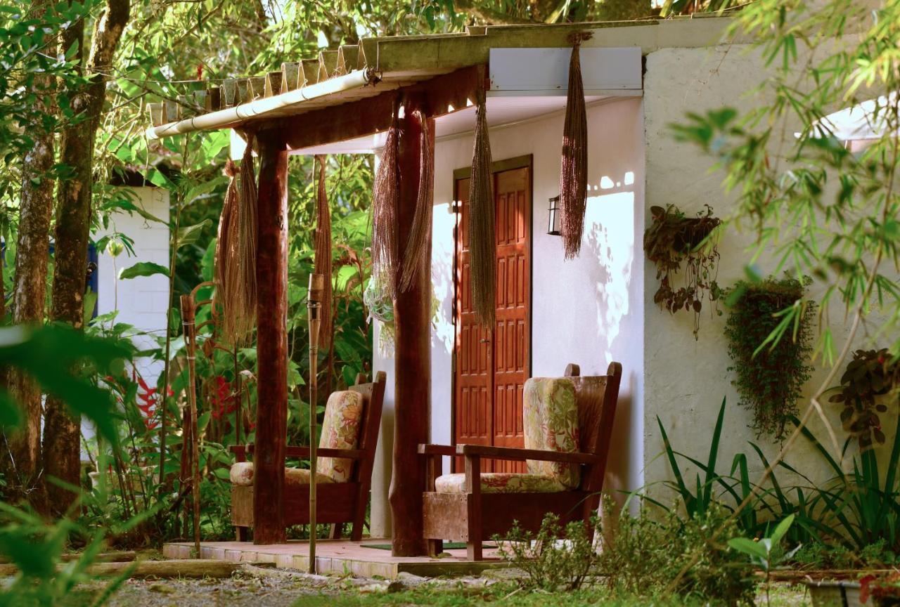 Villa Casa A Beira Do Rio Jaguareguava Na Mata Atlantica Em Bertioga Sp Exterior foto