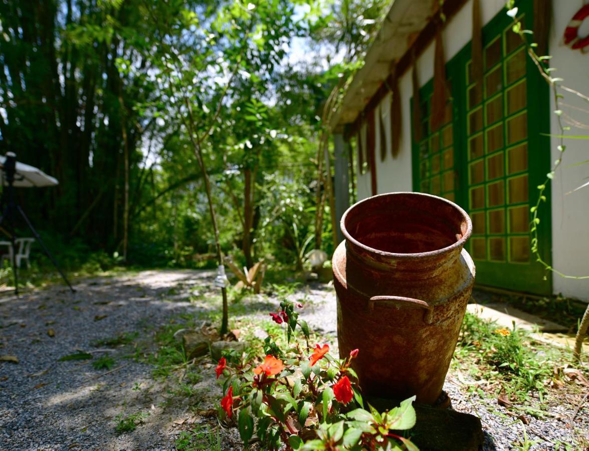 Villa Casa A Beira Do Rio Jaguareguava Na Mata Atlantica Em Bertioga Sp Exterior foto